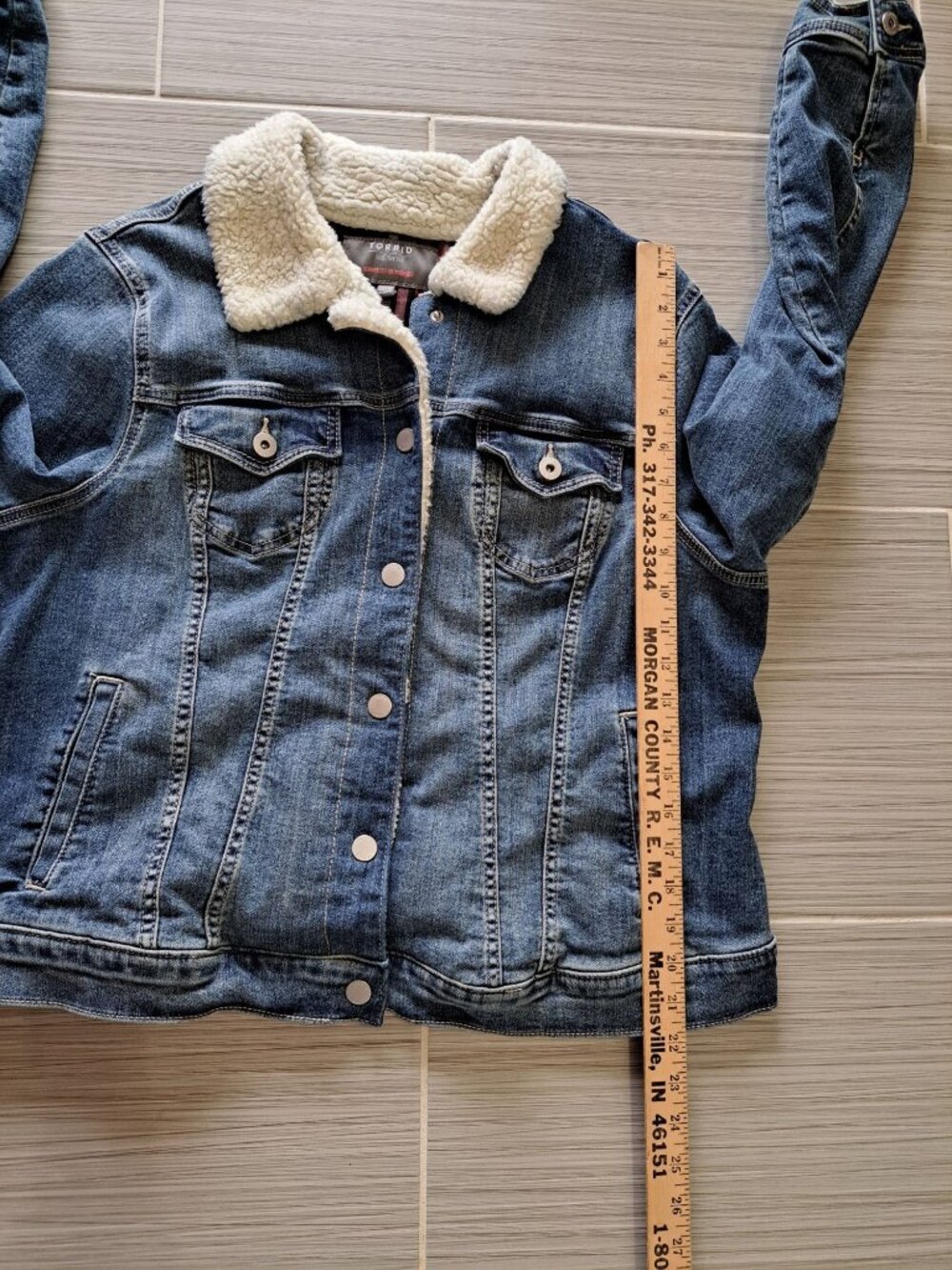 Torrid 2XL Denim Trucker Jacket With Faux Sherpa Collar Lined Winter Warm - Picture 10 of 11